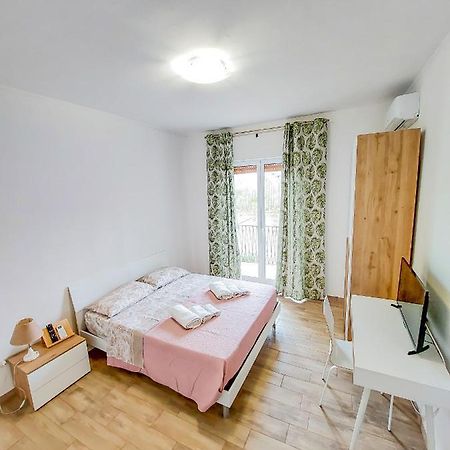 נאפולי Metro Guest House מראה חיצוני תמונה