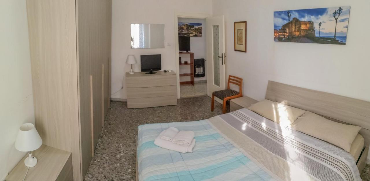 נאפולי Metro Guest House מראה חיצוני תמונה