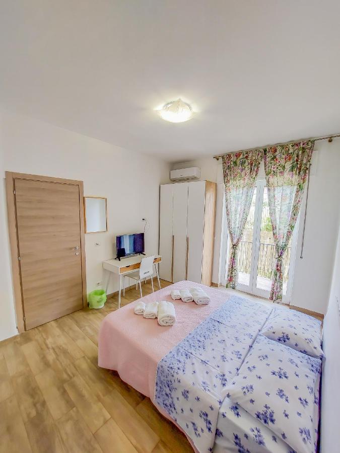 נאפולי Metro Guest House מראה חיצוני תמונה